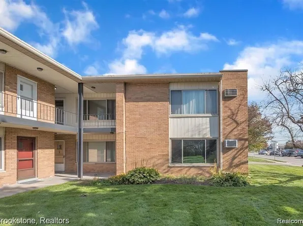 2859 E Maple Rd APT 10, Birmingham, MI 48009