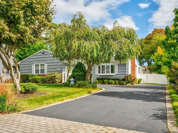 163 Bellevue Road, Oakdale, NY 11769