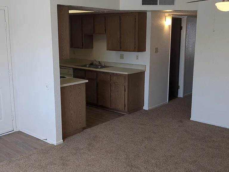 Desert Sun Apartments — Photo 22
