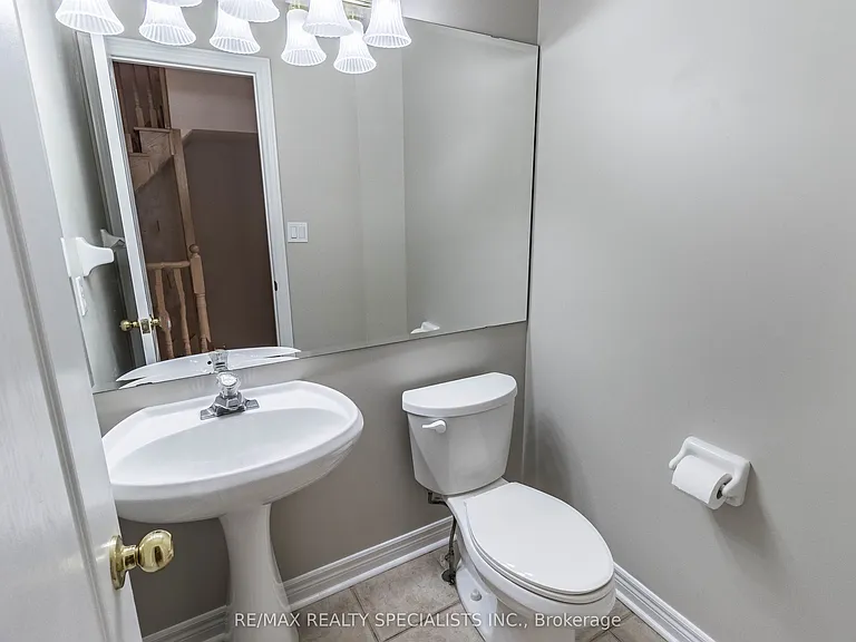 2115 Pinevalley Cres — Photo 18