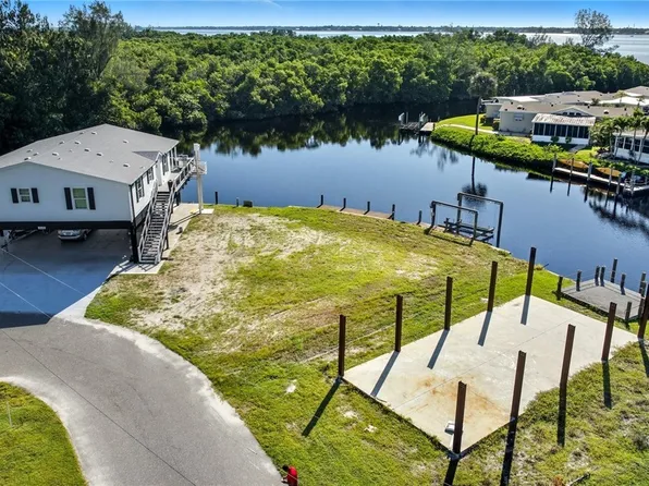 5537 Sir Walter Way, North Fort Myers, FL 33917
