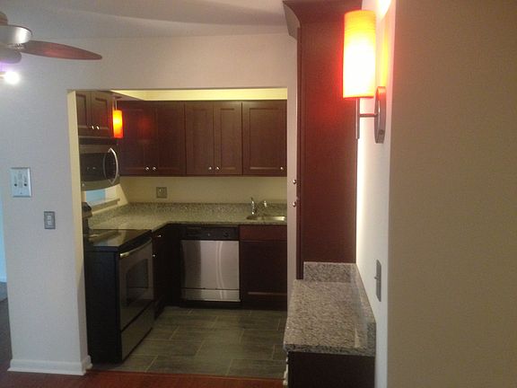 2nd image of 943 Pleasant St APT 3B