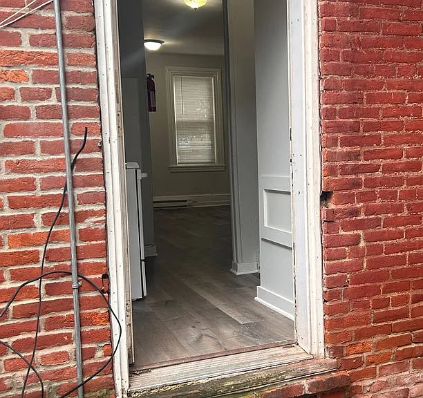 142 S Prince St — Photo 9