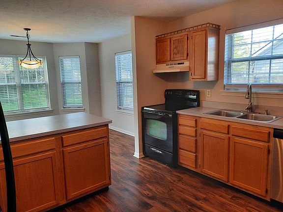 3rd image of 6608 Sparrowood Dr