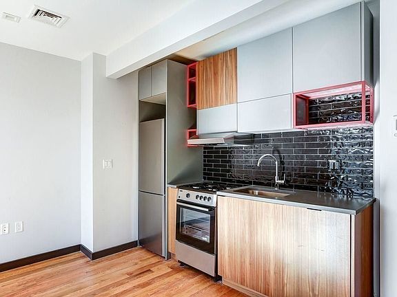 4th image of 268 Metropolitan Ave #33D