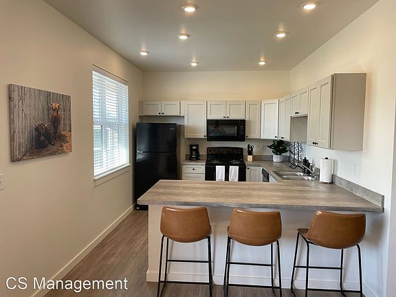 3rd image of 1657 Windrow Dr #1A