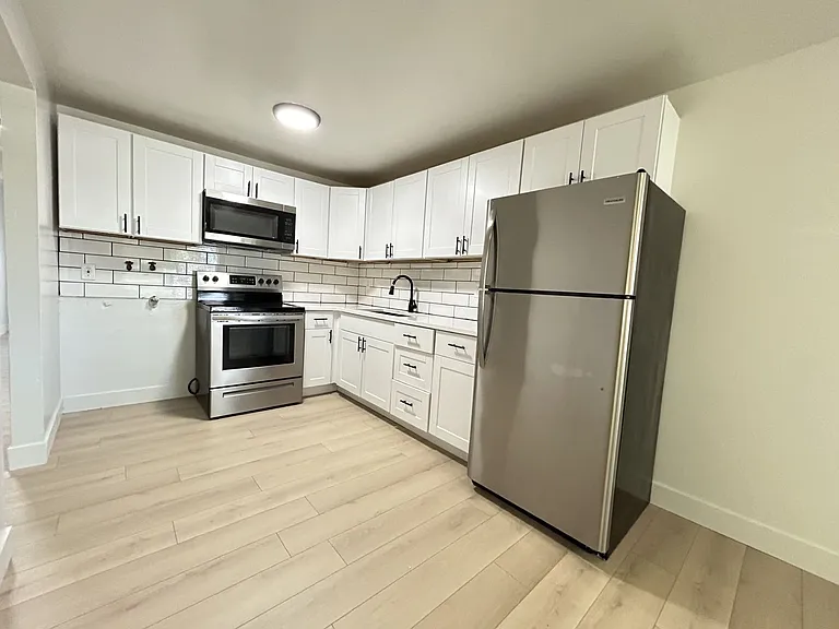 1801 W Parkway Blvd — Photo 4