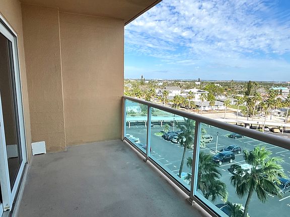 5th image of 880 Mandalay Ave #512C