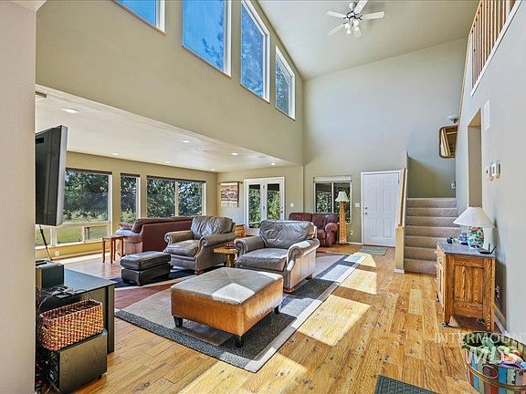 4th image of 111 Ranch Cir