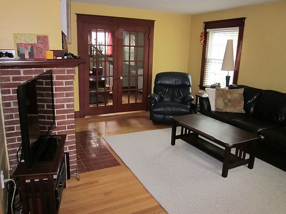 4th image of 89 W Pleasant St