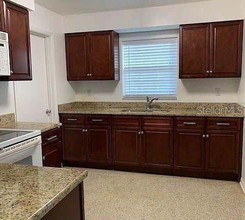 3rd image of 1002 McCormick Dr