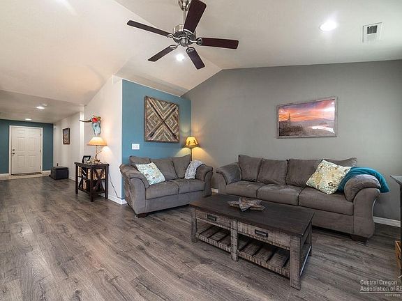 2nd image of 676 NW Green Forest Cir