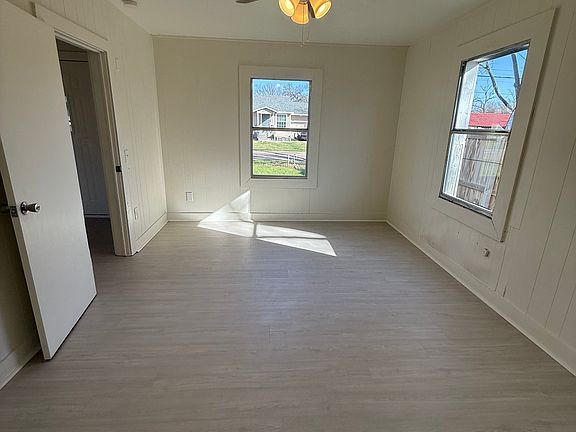 4th image of 304 S Wilson Valley Dr