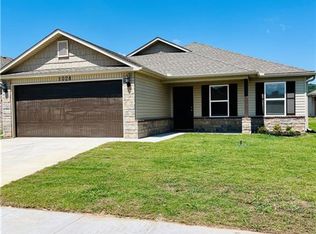 1028 E Starling St, Fayetteville, AR 72701