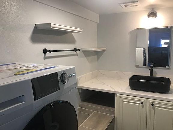 3rd image of 17941 Saratoga Los Gatos Rd