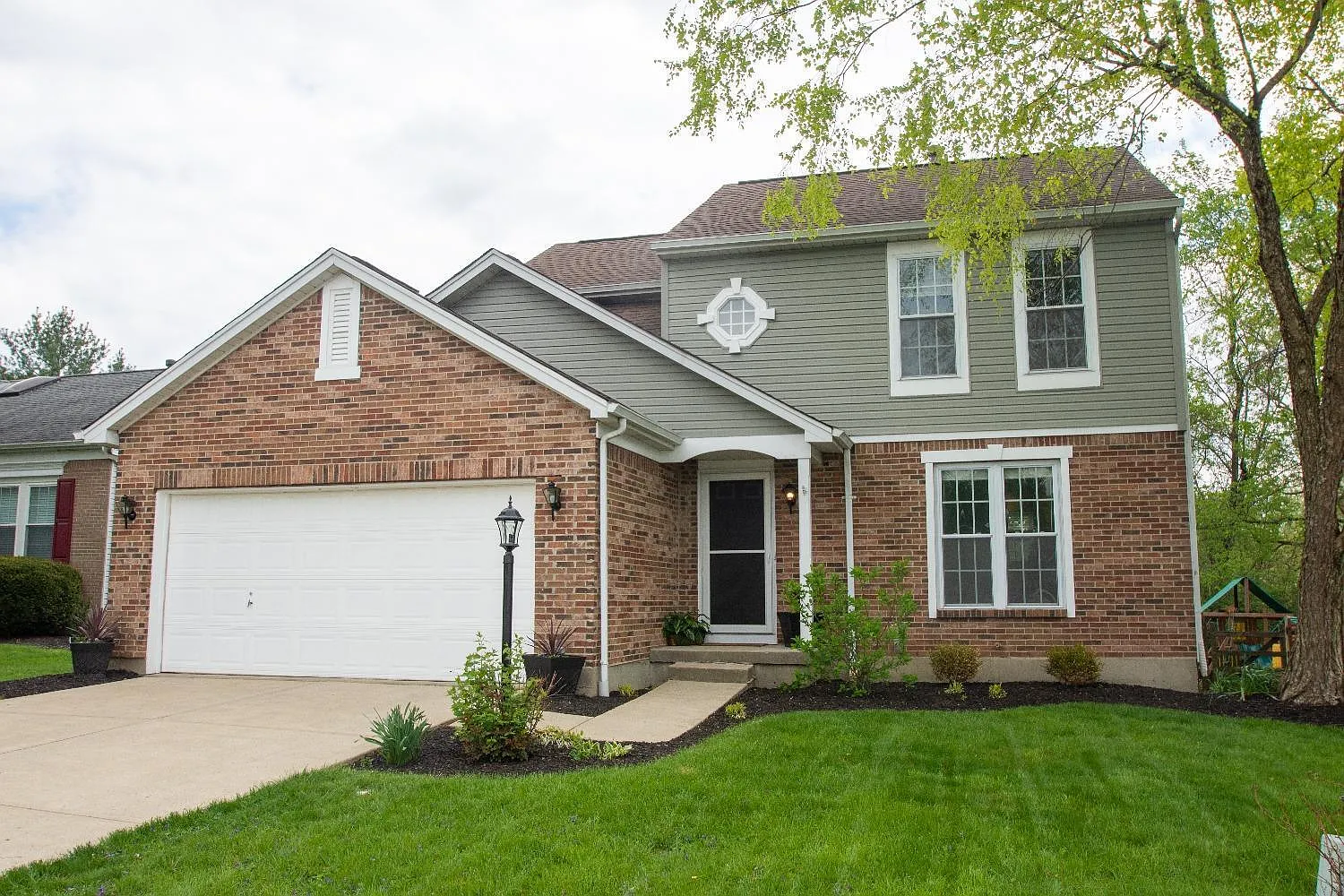 4648 Laurel View Dr photo 1