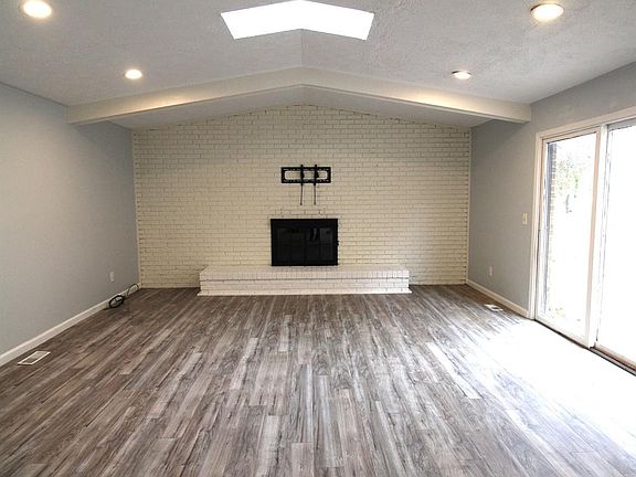 5th image of 6895 Indian Creek Dr