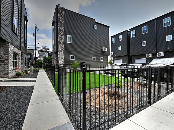 5th image of 210 Poplar St Unit 105