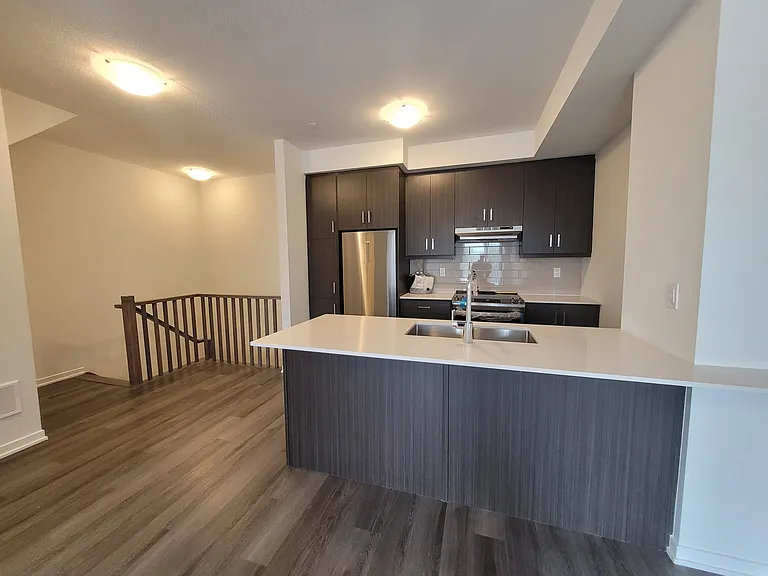 10 Honeycrisp Cres #Townhouse 272 — Photo 2