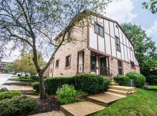 22538 Center Ridge Rd, Rocky River, OH 44116