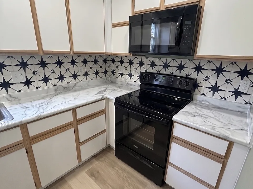 27 S Tuxedo St