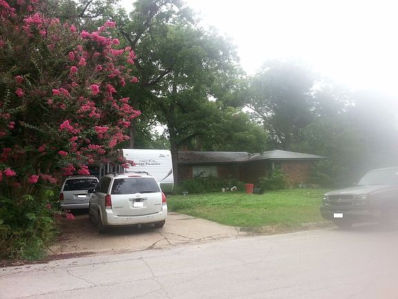 3rd image of 2732 Kingsbury Ave