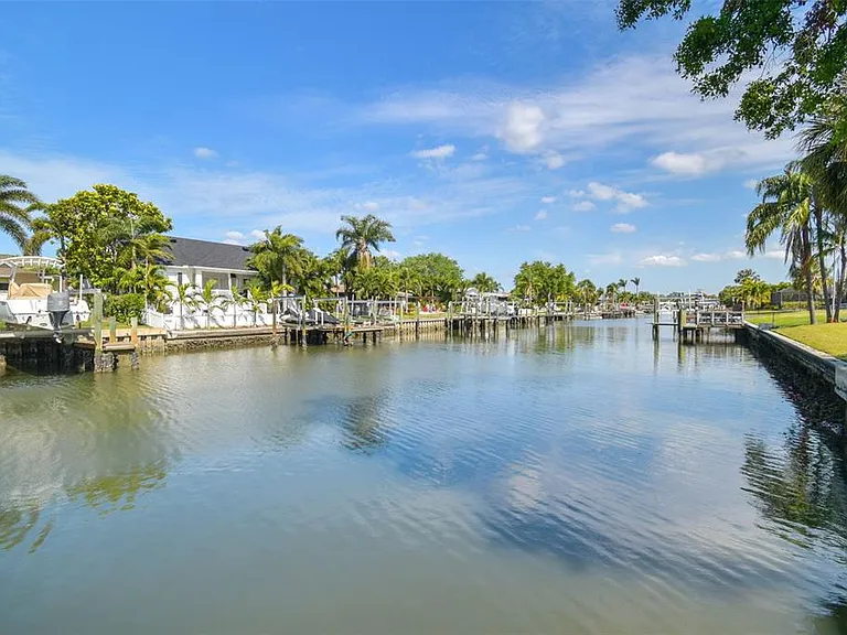 3922 Fontainebleau Dr — Photo 50