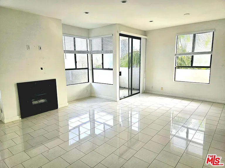 12115 San Vicente Blvd #309 — Photo 4