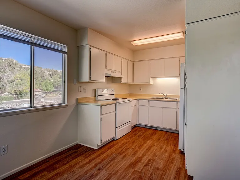 508 S Cortez St — Photo 9