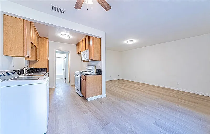 1 bed, 1.0 bath, 640 sqft, $1,600 — Photo 4