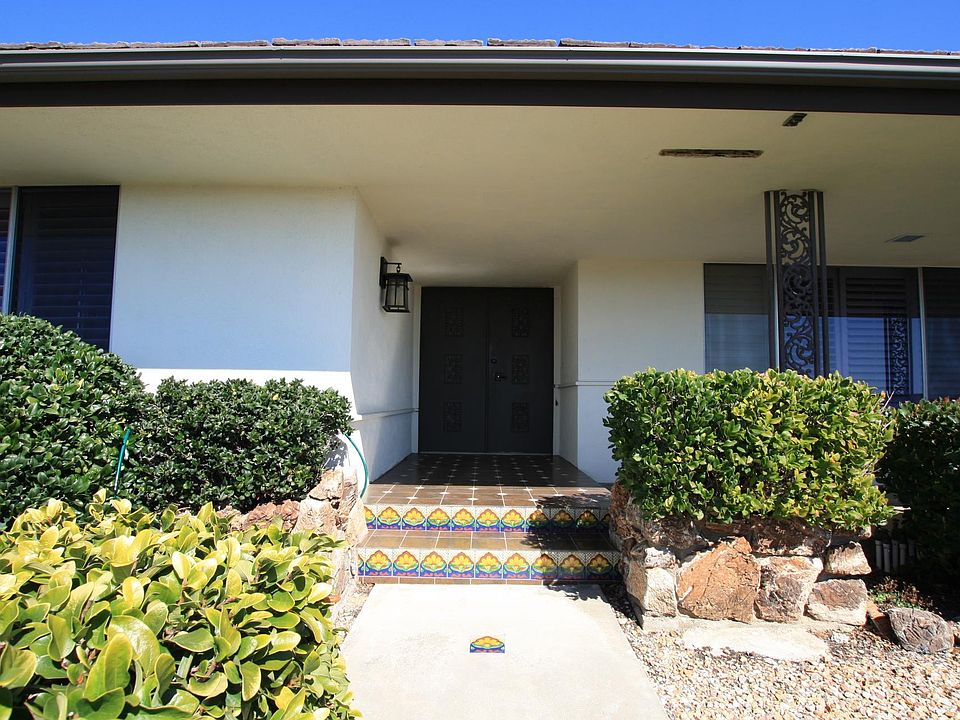 1st image of 3002 La Ventana