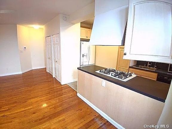2nd image of 17 W Broadway #615