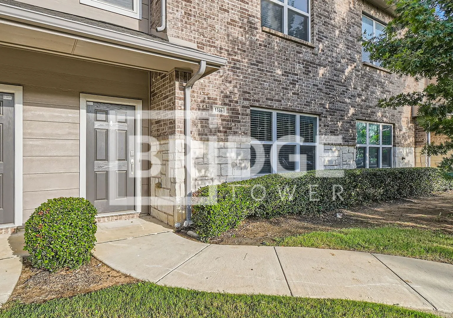 1316 Lake Crest Ln , Lewisville TX 75057 — Photo 1