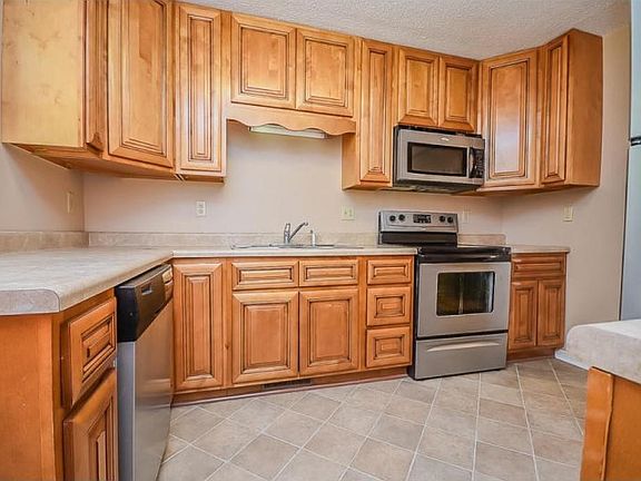 3rd image of 517 Meadow Brook Ave