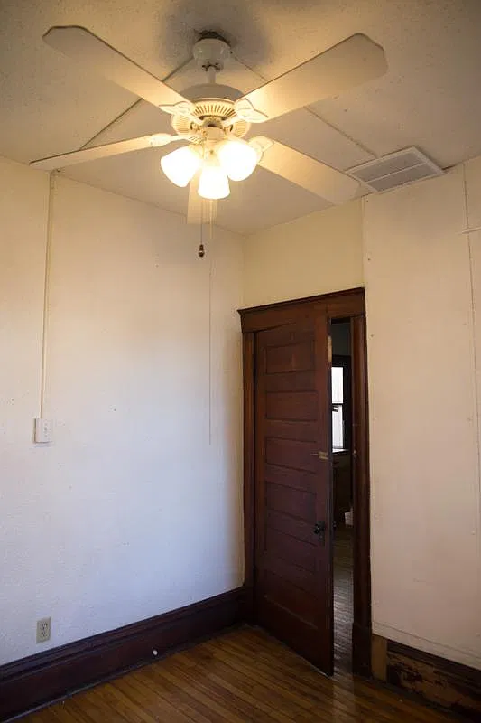 6 bed, $2,400 — Photo 2