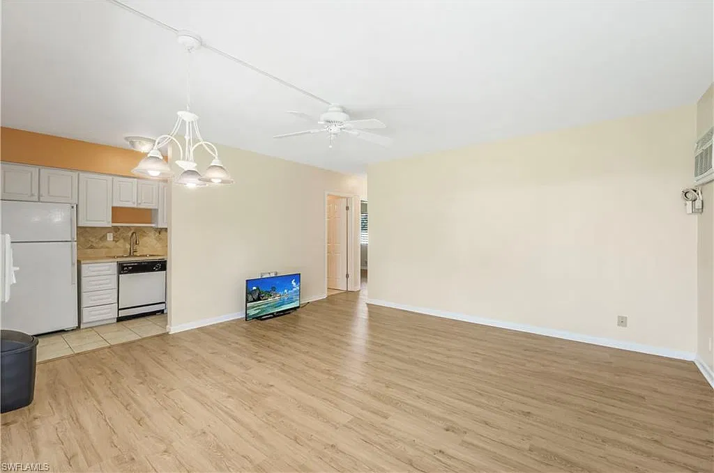 2 bed, 1.0 bath, 704 sqft, $1,900 — Photo 2