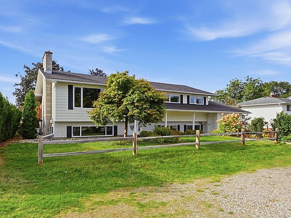 4th image of 1029 Quesnel Rd