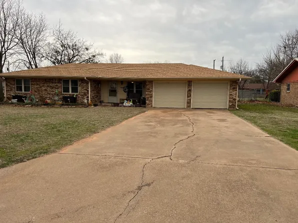 1007 W Gray St, Olney, TX 76374