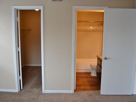 3rd image of 1425 Club Pkwy