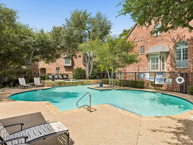 4147 Towne Green Cir — Photo 33