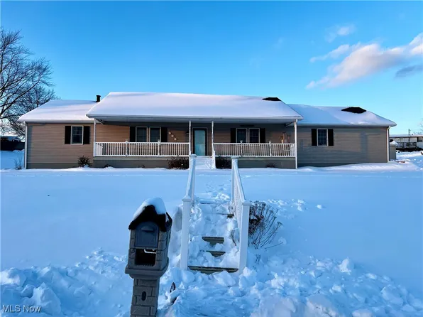 216 Benson Ln, Steubenville, OH 43952