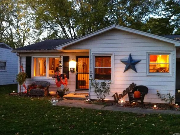 1731 Kane St, Carlyle, IL 62231