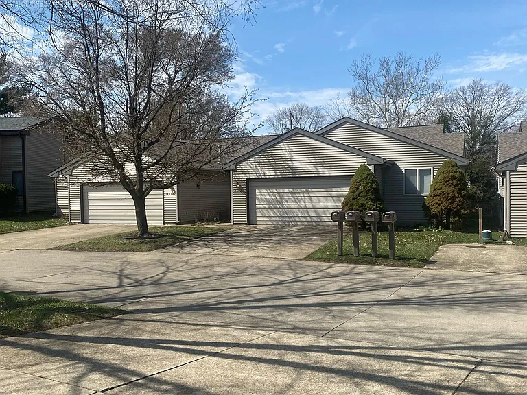 1802B Glenwood Oaks Ct — Photo 1