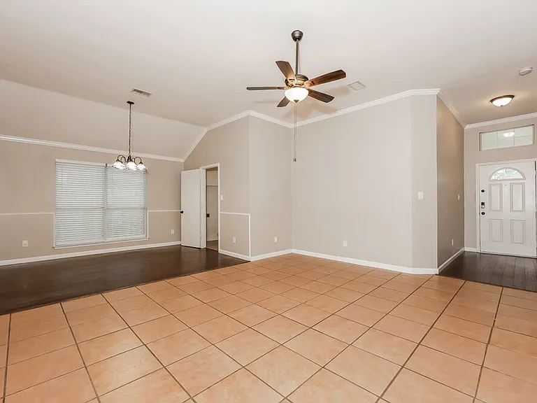 6101 Rising Meadow Dr — Photo 3