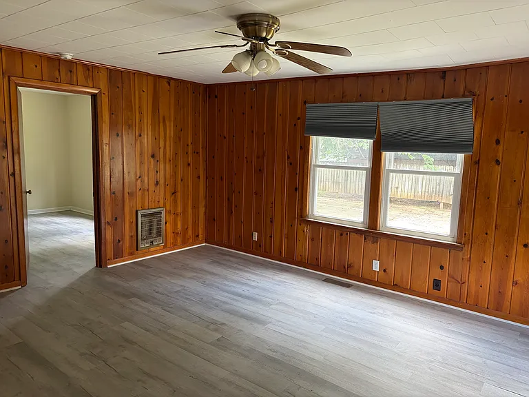 717 Hoover St — Photo 3