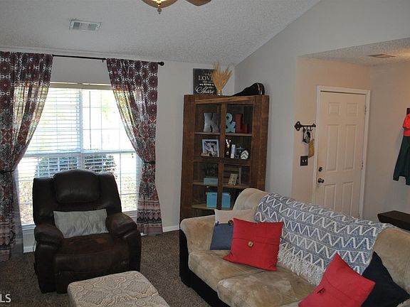 4th image of 122 Thornberry Trl