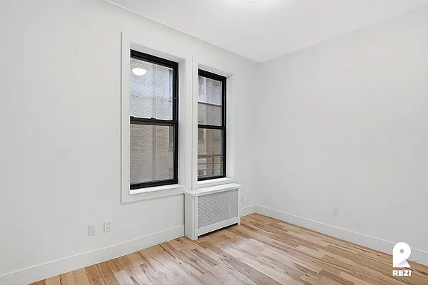 Rented by REZI | media 125