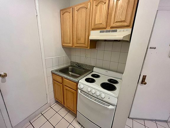 5th image of 95 Orchard St APT 3A