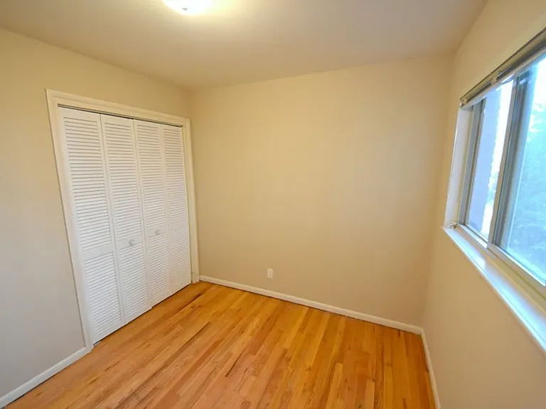 413 Belmont Ave E #D — Photo 15