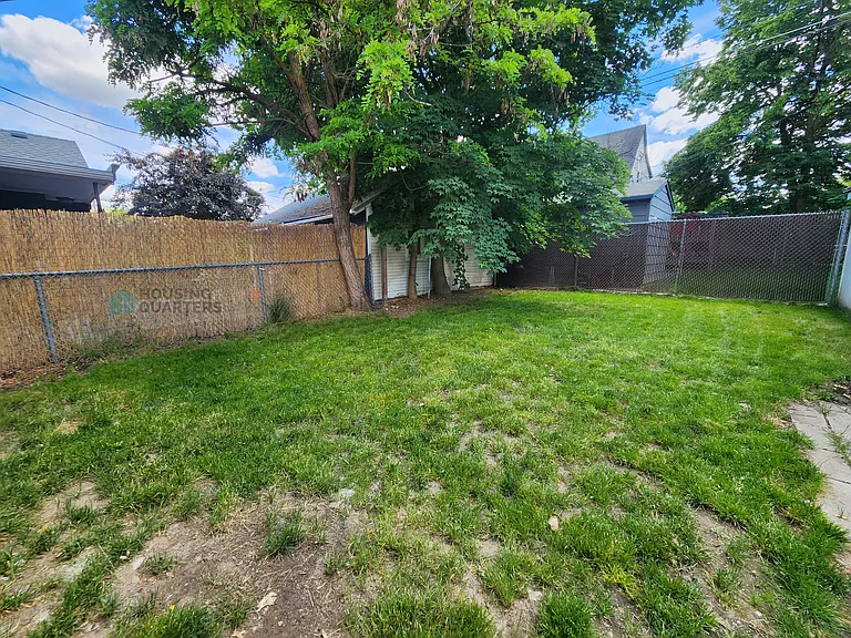 107 W Waverly Pl — Photo 15